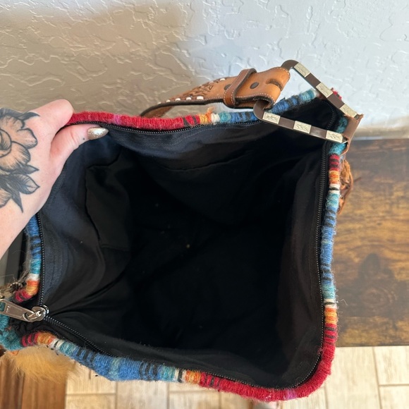 Saddle blanket bag with coon tail and custom leather strap - Picture 2 of 7